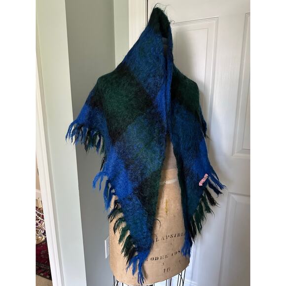 Vintage Mohair Fringed shawl Shrug Wrap Poncho blue black green fuzzy triangle - Picture 13 of 16